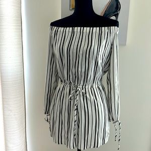 Romper, size Small with 3/4 sleeves of shoulder sleeves.